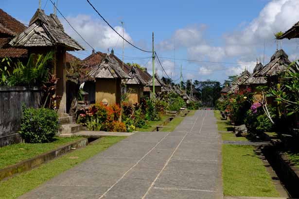 Indonesien - Ostbali traditionelles Dorf