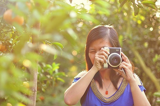 Vietnam - Tet-Fest - Frau mit Fotoapparat