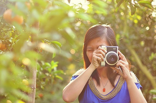 Vietnam - Tet-Fest - Frau mit Fotoapparat