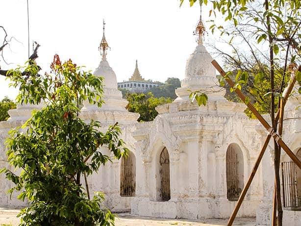 Myanmar - Mandalay Kuthodaw Pagode Stupas