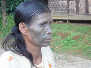 tätowierte Chin Frau - Myanmar