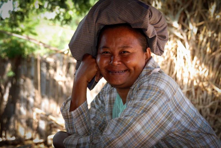 Myanmar Frau