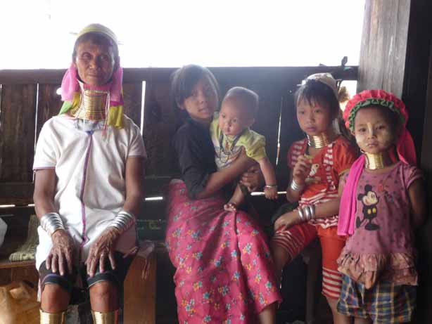 Myanmar - Padaung/Longneck Familie