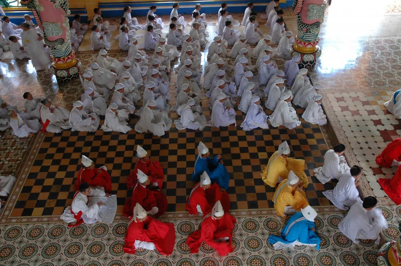 Vietnam - Cao Dai - Gebet im Tempel