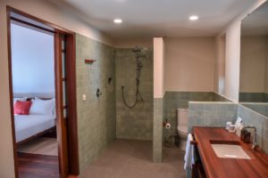 Lalay Lodge - bathroom