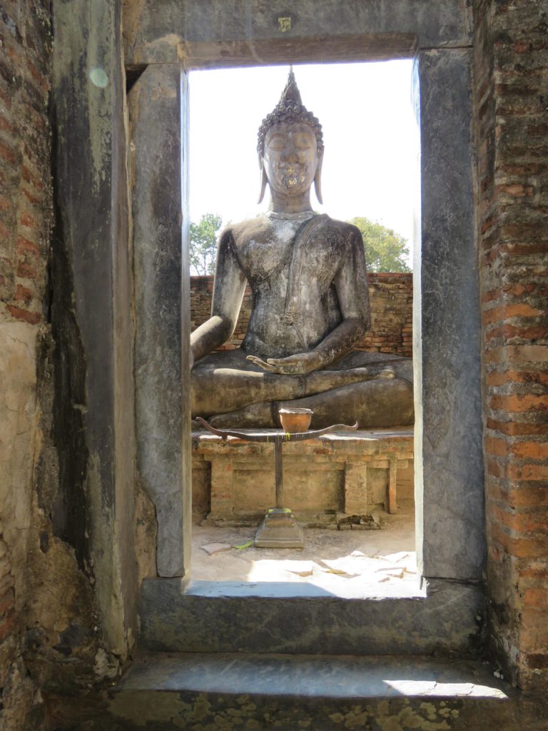 Sukhothai Buddha im Fenster