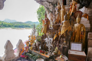 Laos Pak Ou Höhlen Buddhas