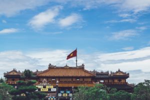 Vietnam Gebäude mit Flagge
