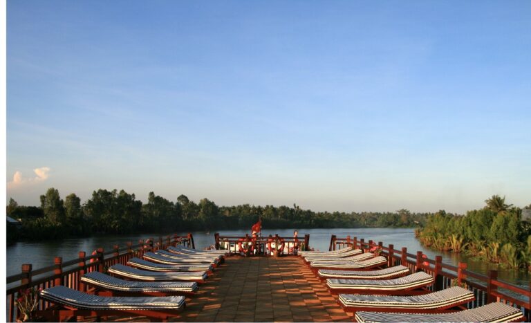 Mekong Eyes Classic Sonnendeck mit Liegen