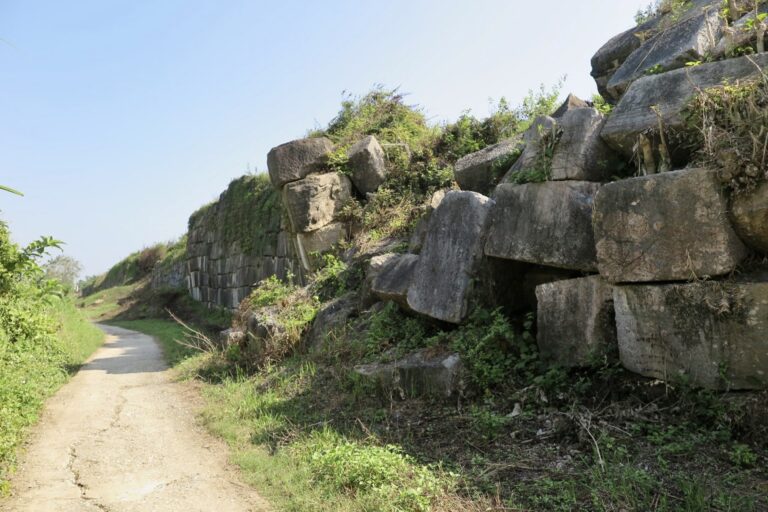 Zitadelle Ho Dynastie Mauer und Weg