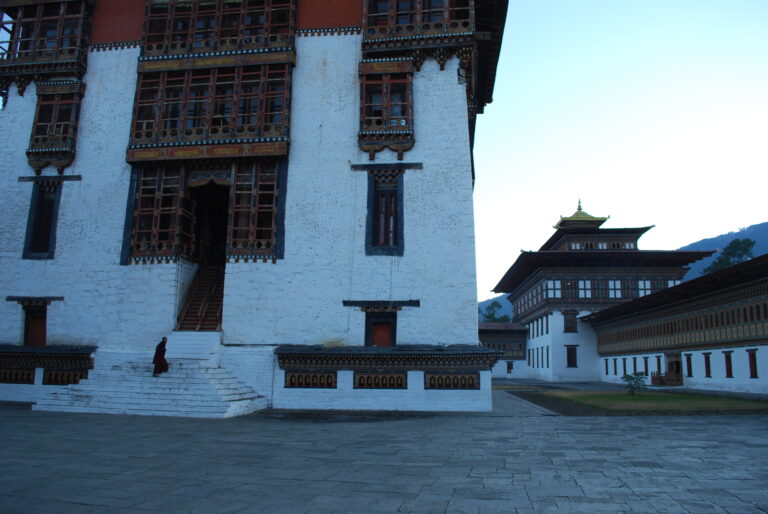 Tashichho Dzong Blick auf Hauptgebäude