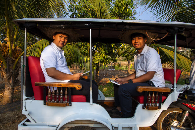 Smiling Gecko Tourguides im Tuktuk