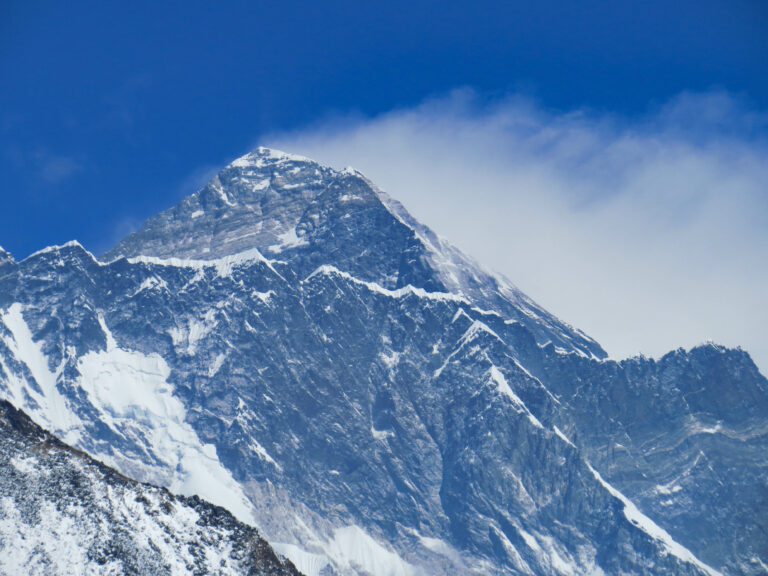 Everest mit Schnee