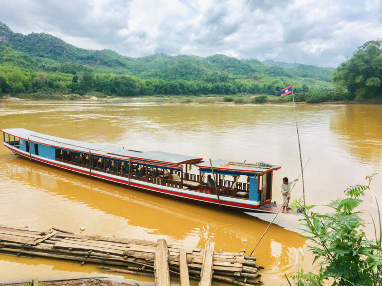 Flussfähre in Laos