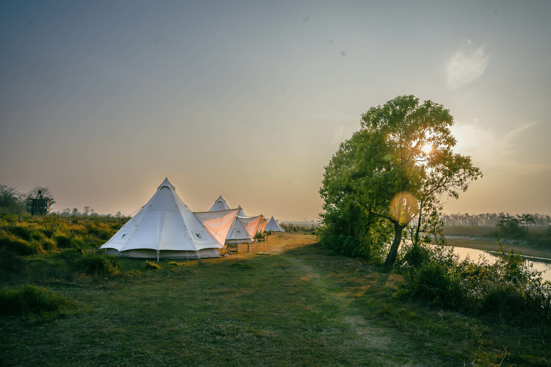 Burhan Wilderness Camp am Fluss