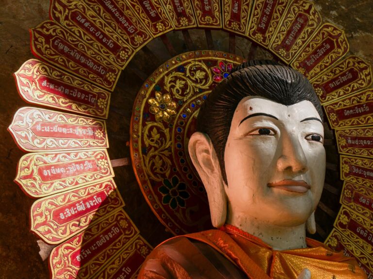 Meditationsretreat Wat Pa Tum Wua Statue