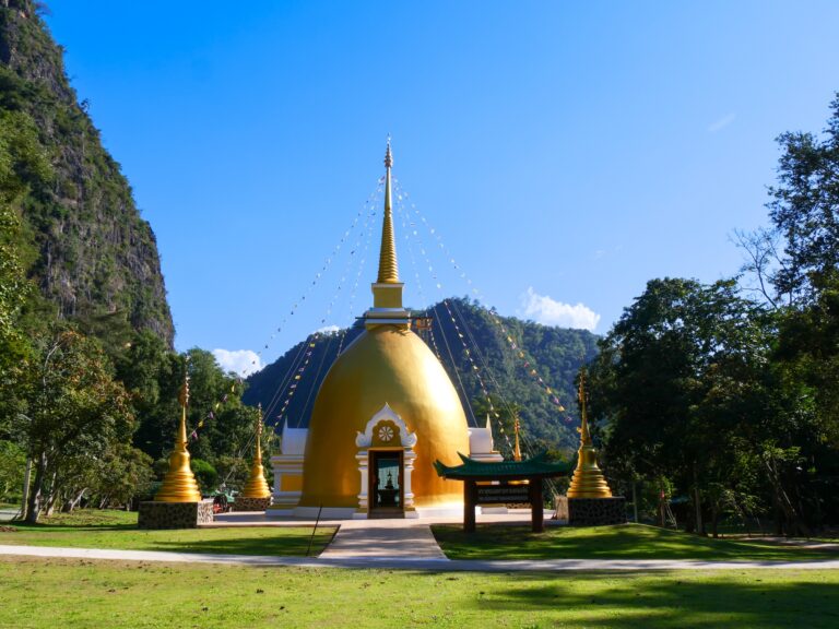 Meditationsretreat Wat Pa Tum Wua Stupa