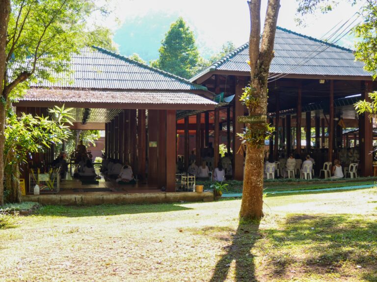 Meditationsretreat Wat Pa Tum Wua Zusammenkunft