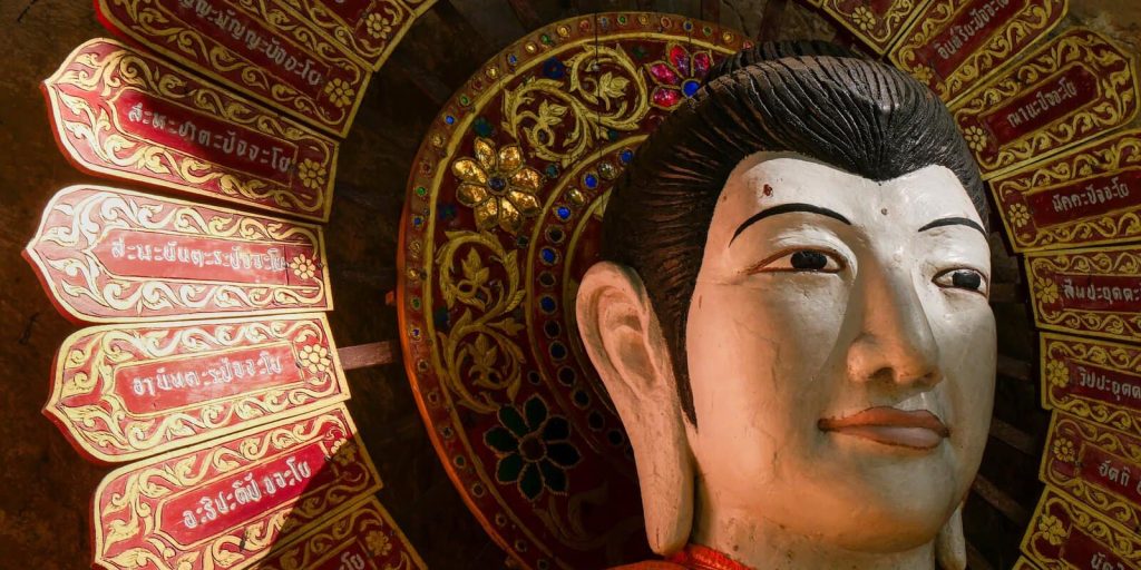 Meditationsretreat Wat Pa Tum Wua Statue