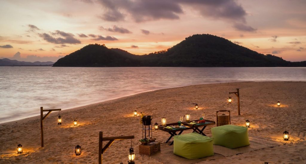 Six Senses Yao Noi Essen am Strand