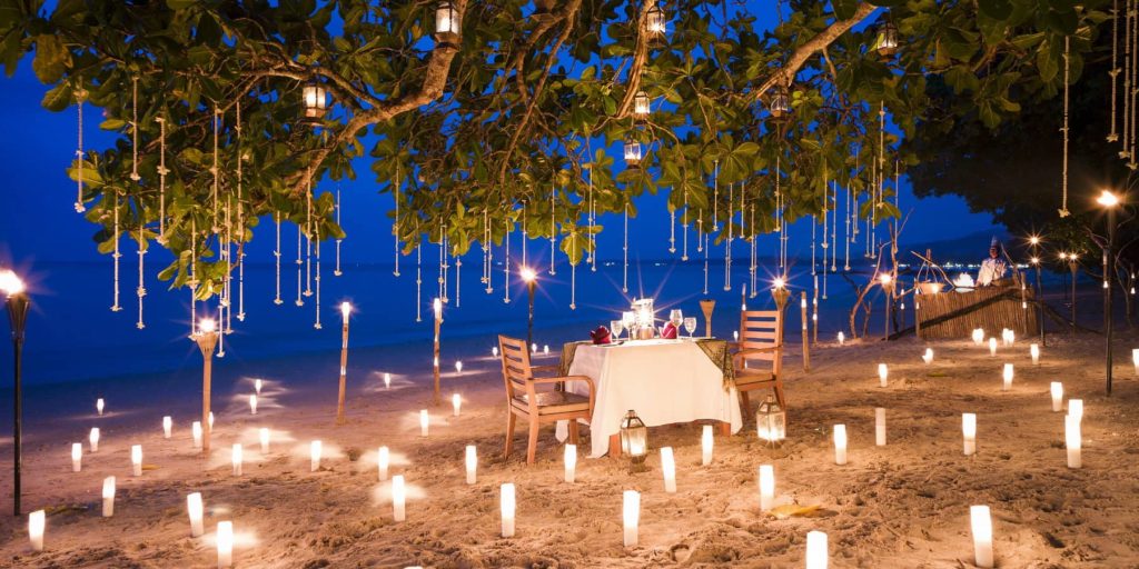 The Sarojin Abendessen am Strand